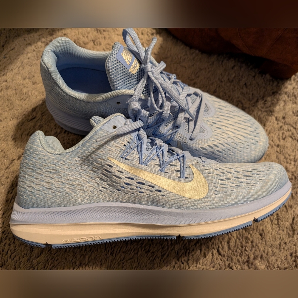 Nike Air Zoom Winflo 5 Women's Athletic Sneaker 9.5